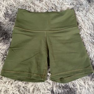 Size s- Aritzia 5” biker shorts